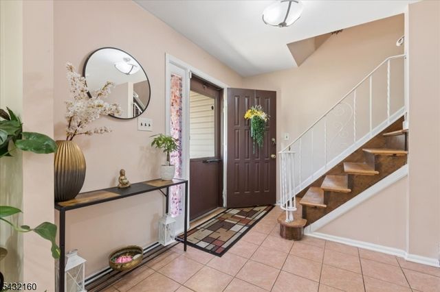 24 Sandalwood Dr, Edison Twp., NJ 08820