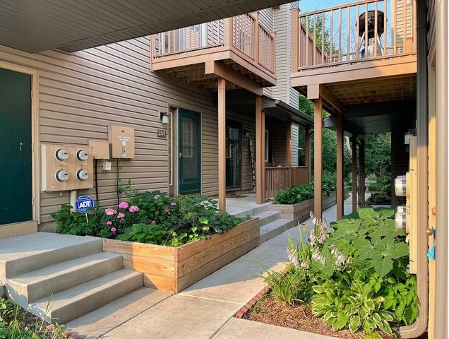 450 Valley Drive 201, Naperville, IL 60563