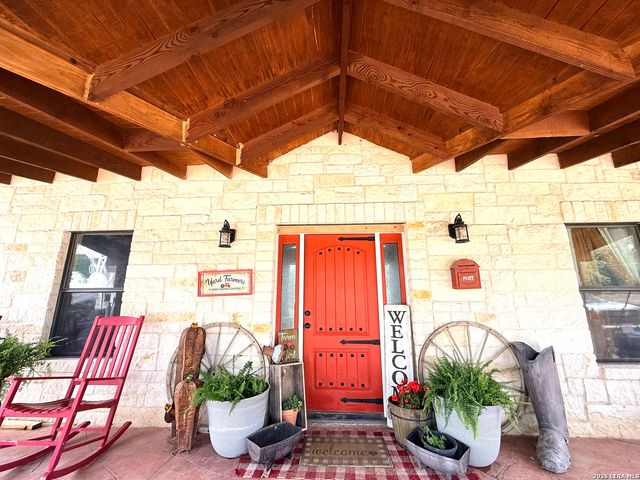 5923 Pioneer Rdg, San Antonio, TX 78245