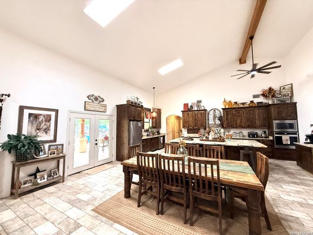 5923 Pioneer Rdg, San Antonio, TX 78245