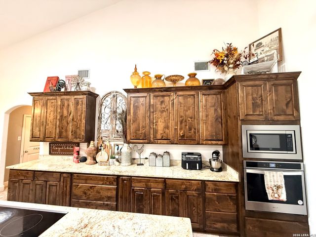 5923 Pioneer Rdg, San Antonio, TX 78245