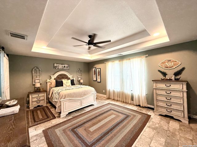 5923 Pioneer Rdg, San Antonio, TX 78245
