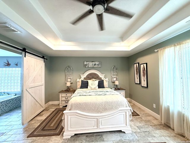 5923 Pioneer Rdg, San Antonio, TX 78245