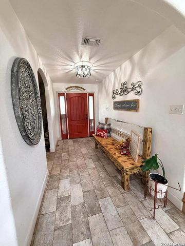 5923 Pioneer Rdg, San Antonio, TX 78245