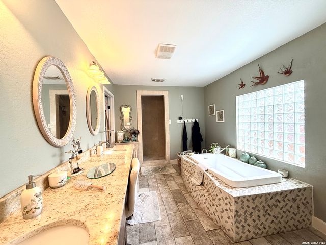 5923 Pioneer Rdg, San Antonio, TX 78245