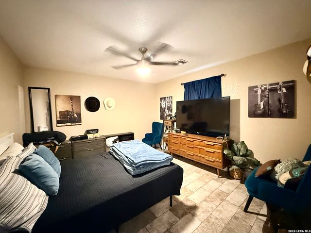 5923 Pioneer Rdg, San Antonio, TX 78245