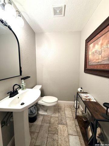 5923 Pioneer Rdg, San Antonio, TX 78245