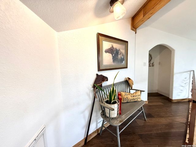5923 Pioneer Rdg, San Antonio, TX 78245