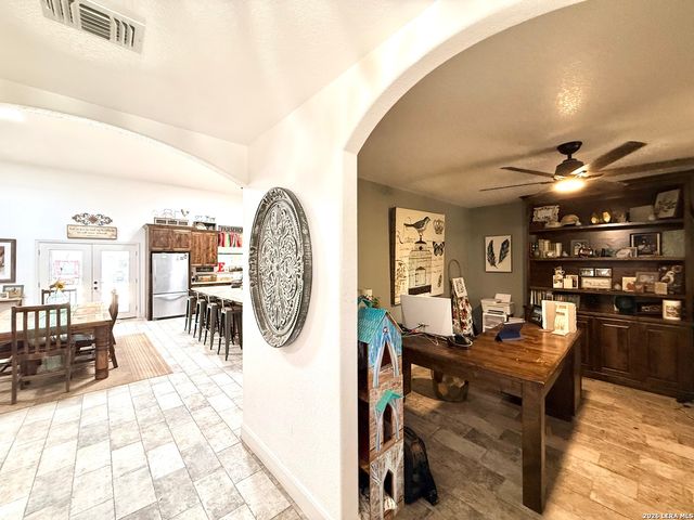 5923 Pioneer Rdg, San Antonio, TX 78245