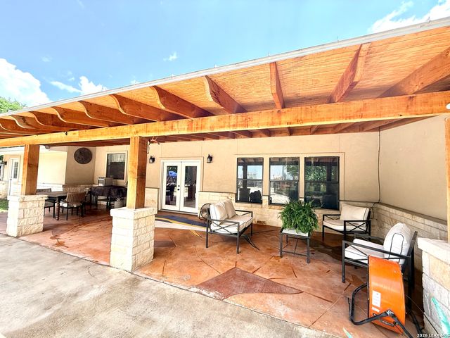 5923 Pioneer Rdg, San Antonio, TX 78245