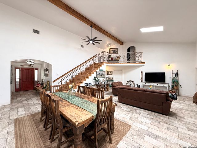5923 Pioneer Rdg, San Antonio, TX 78245