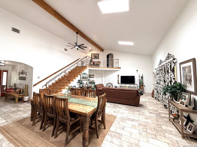 5923 Pioneer Rdg, San Antonio, TX 78245