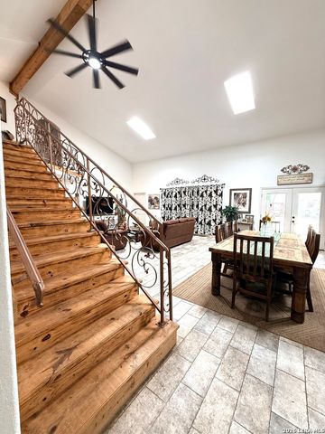 5923 Pioneer Rdg, San Antonio, TX 78245