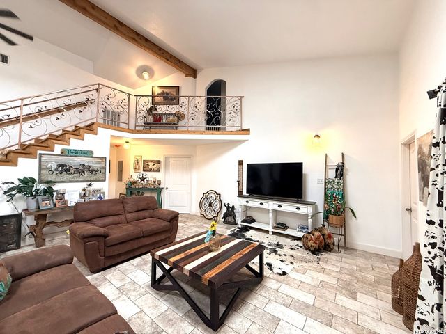 5923 Pioneer Rdg, San Antonio, TX 78245