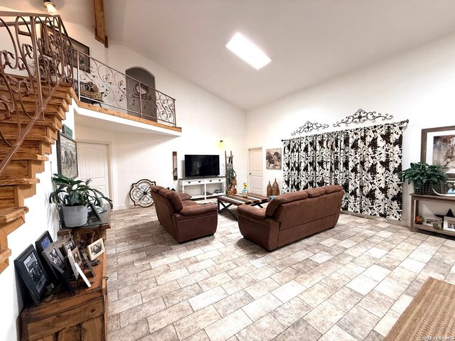 5923 Pioneer Rdg, San Antonio, TX 78245