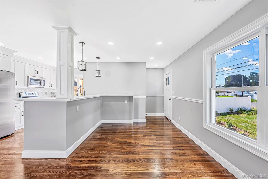 388 Vespucci Avenue, Copiague, NY 11726 — photo 2