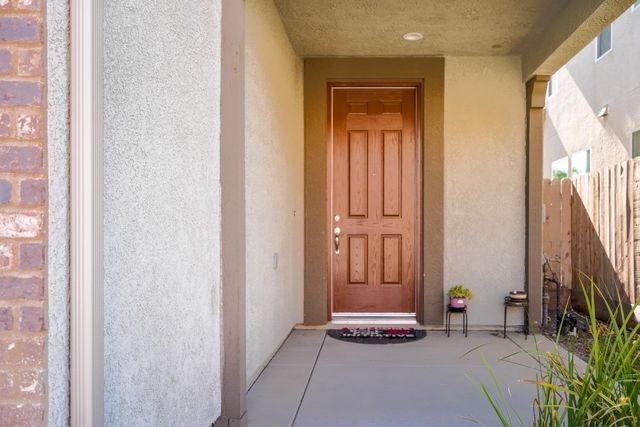 611 N Cattail Court, Fresno, CA 93727