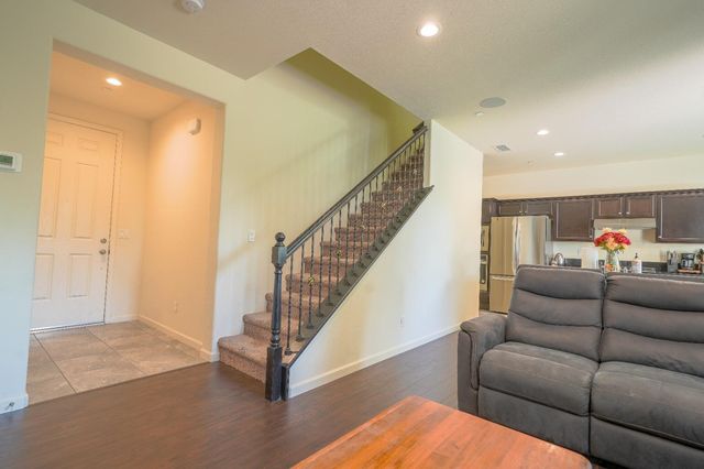 611 N Cattail Court, Fresno, CA 93727