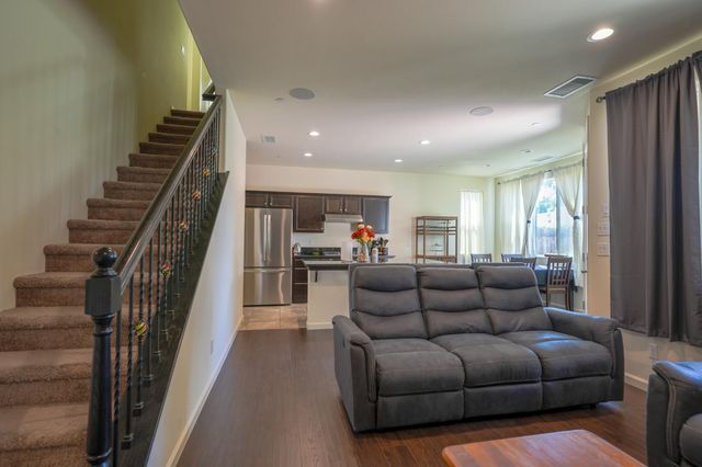 611 N Cattail Court, Fresno, CA 93727