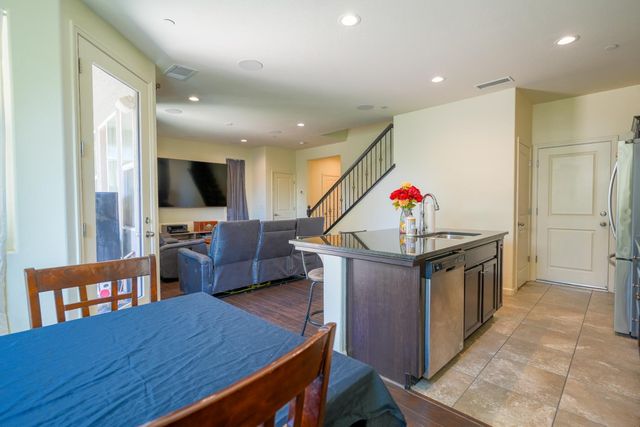 611 N Cattail Court, Fresno, CA 93727