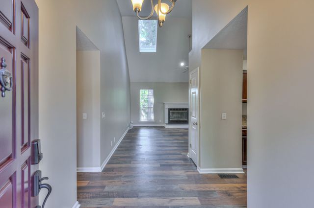 1617 Roundhill Dr, Nashville, TN 37211