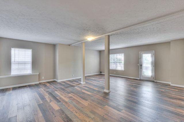 1617 Roundhill Dr, Nashville, TN 37211