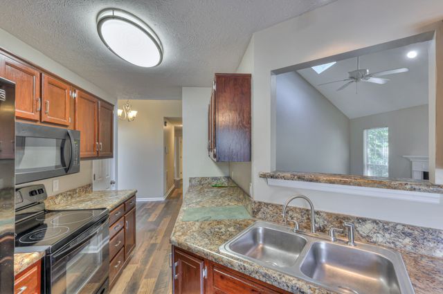 1617 Roundhill Dr, Nashville, TN 37211