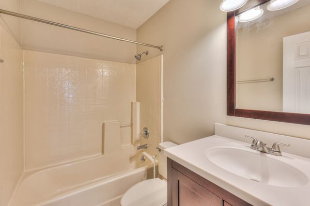 1617 Roundhill Dr, Nashville, TN 37211