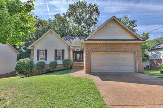 1617 Roundhill Dr, Nashville, TN 37211