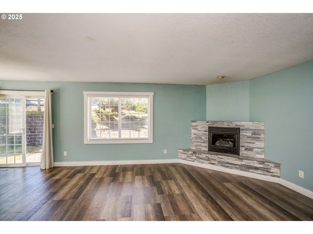 1565 8TH Ave, Hammond, OR 97121