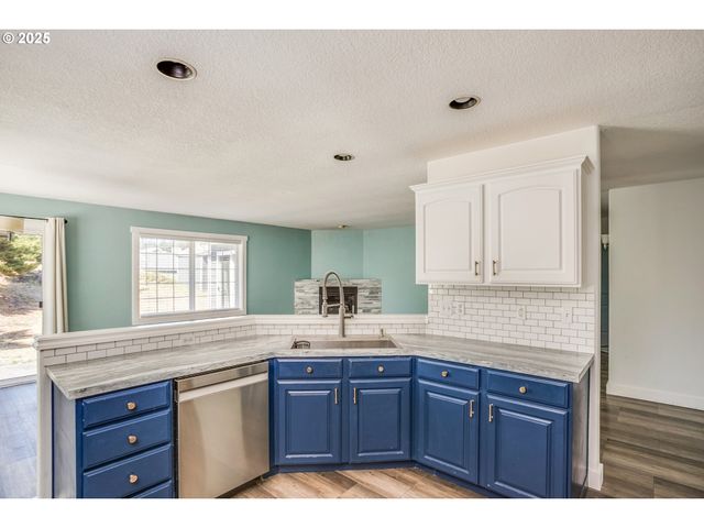 1565 8TH Ave, Hammond, OR 97121