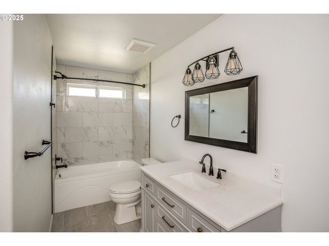 1565 8TH Ave, Hammond, OR 97121