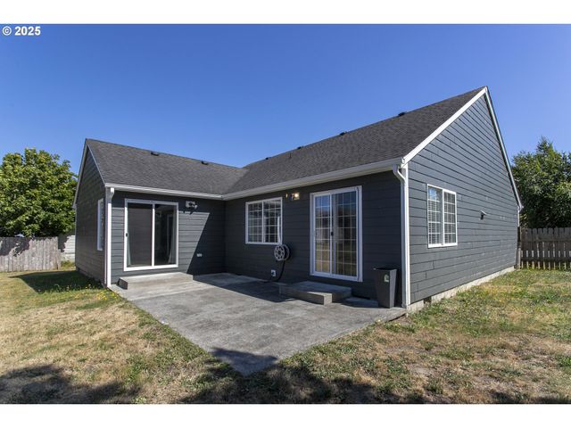 1565 8TH Ave, Hammond, OR 97121