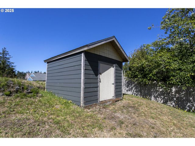 1565 8TH Ave, Hammond, OR 97121