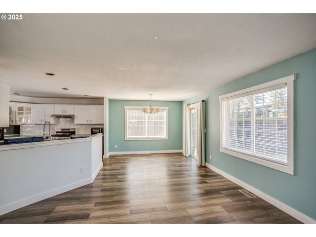 1565 8TH Ave, Hammond, OR 97121