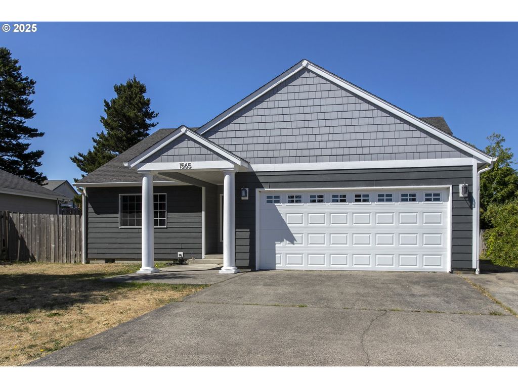 1565 8TH Ave, Hammond, OR 97121