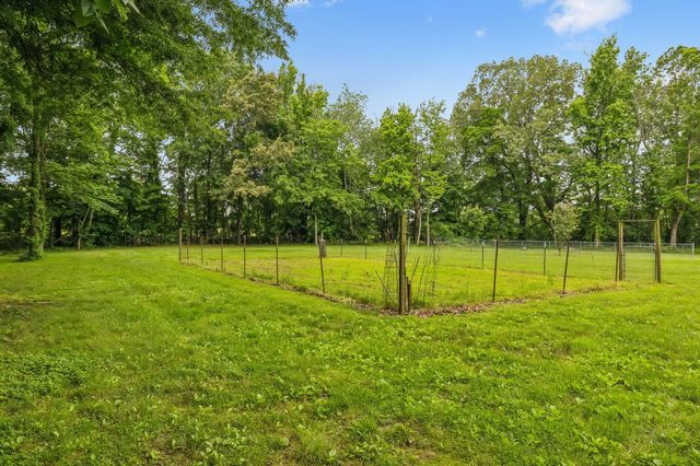 2907 York Rd, Pleasant View, TN 37146