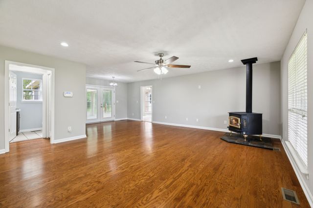 2907 York Rd, Pleasant View, TN 37146