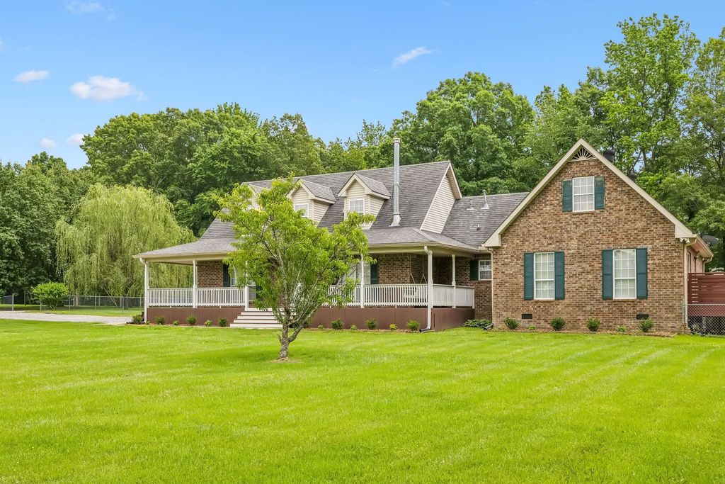 2907 York Rd, Pleasant View, TN 37146
