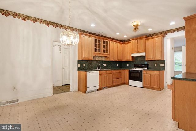 201 WOLGEMUTH DR, Lancaster, PA 17602