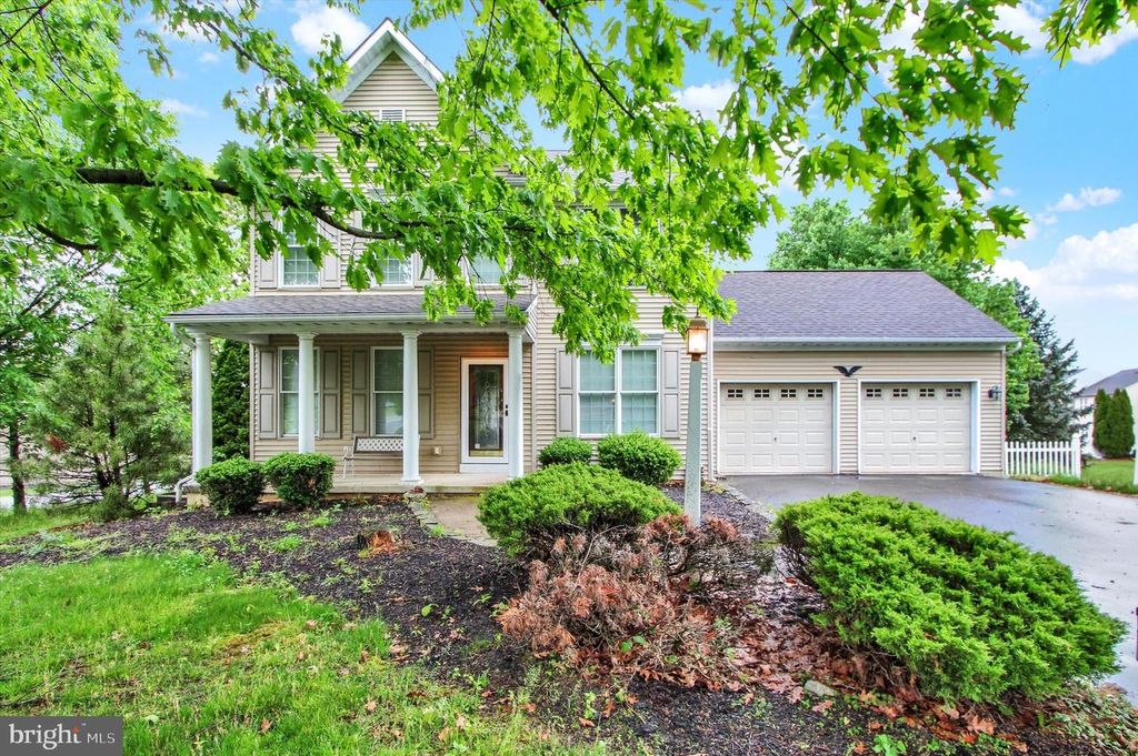 201 WOLGEMUTH DR, Lancaster, PA 17602