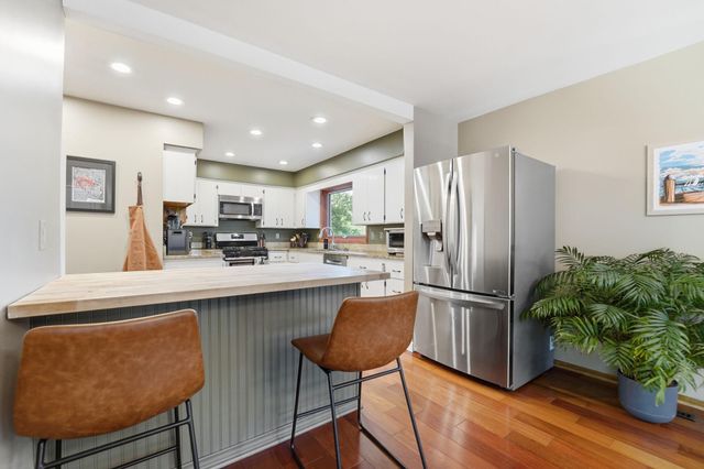 8601 Chalet Road, Bloomington, MN 55438