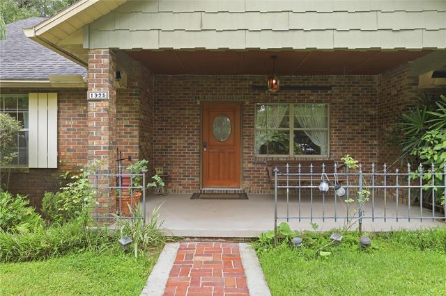 1925 LADY BUG LANE, Deland, FL 32720