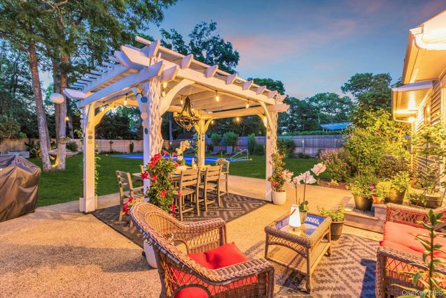 116 W Tiana Road, Hampton Bays, NY 11946
