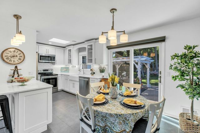 116 W Tiana Road, Hampton Bays, NY 11946