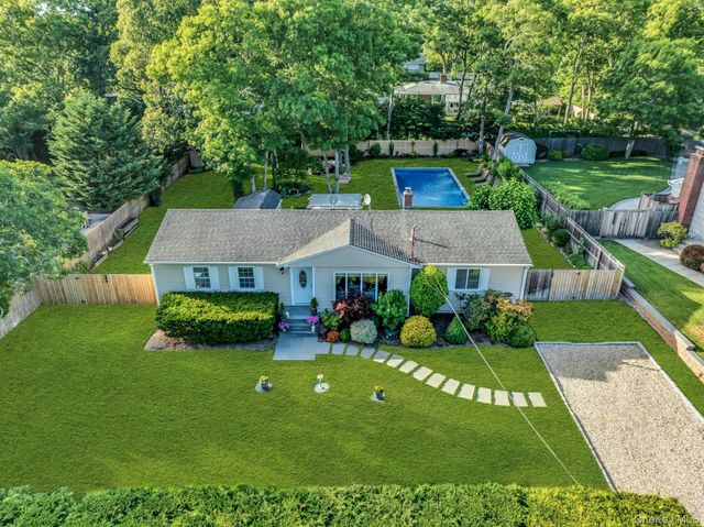 116 W Tiana Road, Hampton Bays, NY 11946