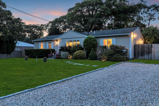 116 W Tiana Road, Hampton Bays, NY 11946