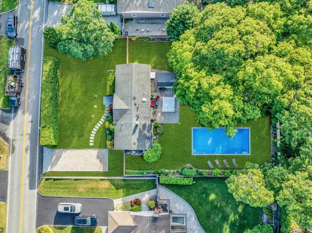 116 W Tiana Road, Hampton Bays, NY 11946