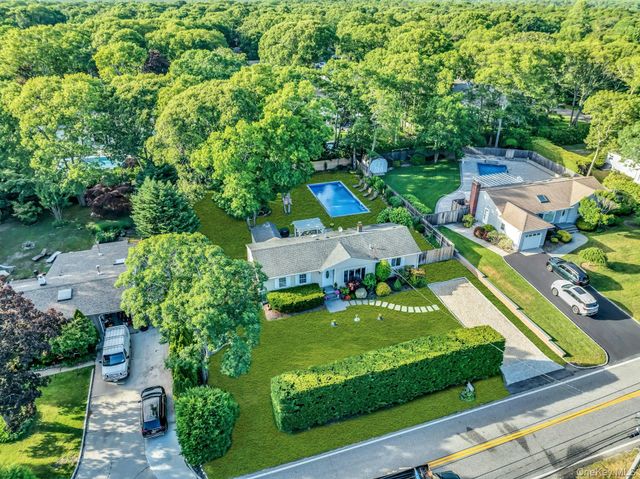 116 W Tiana Road, Hampton Bays, NY 11946