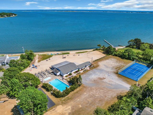 116 W Tiana Road, Hampton Bays, NY 11946